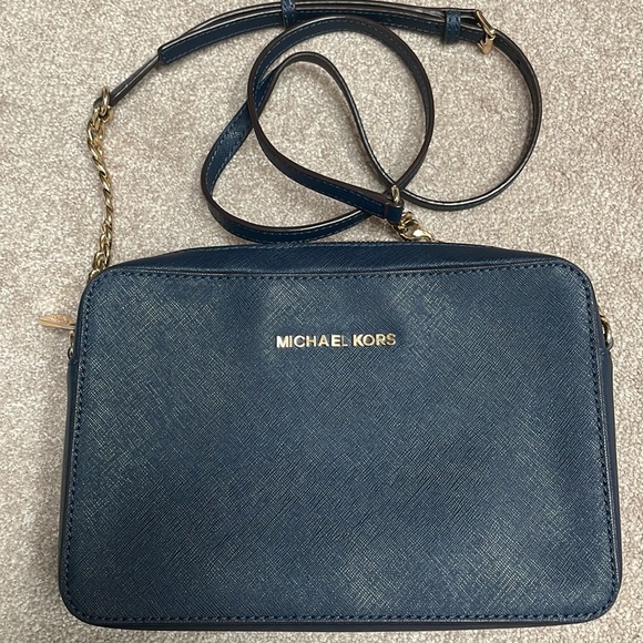 Michael Kors Jet Set Travel chain Crossbody bag - Picture 2 of 9